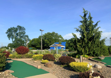 Zims Summer Spot mini golf